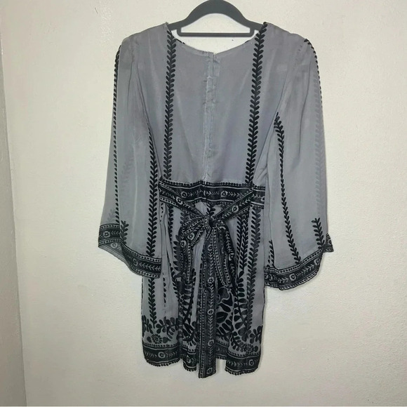 Boston Proper Gray Tunic with Black Burnout Velvet Details Size Small - Picture 7 of 7